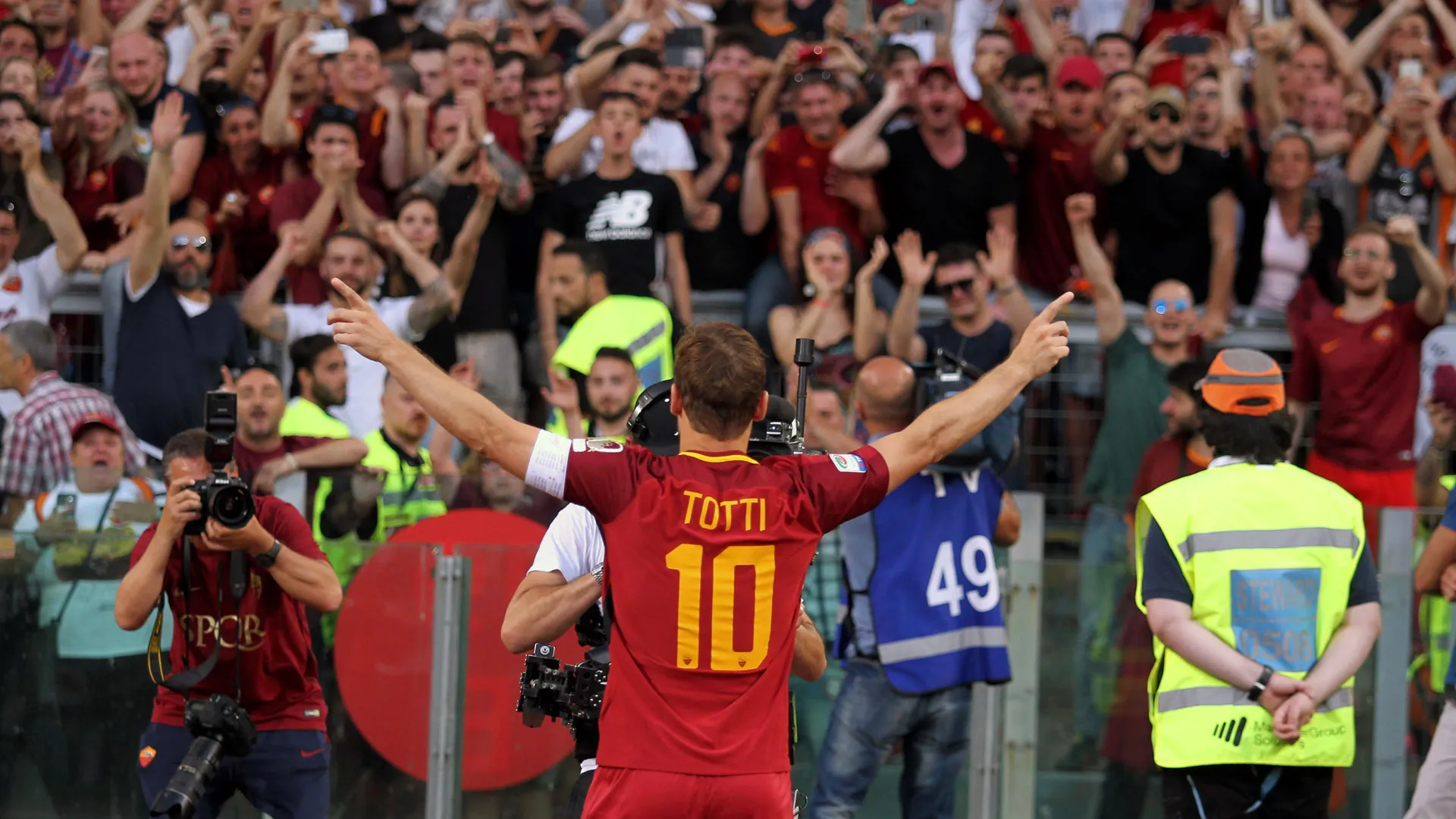Para Totti, pr&ecirc;mio &ldquo;The Best&rdquo;, da Fifa, ser&aacute; vencido por Cristiano Ronaldo e Zidane