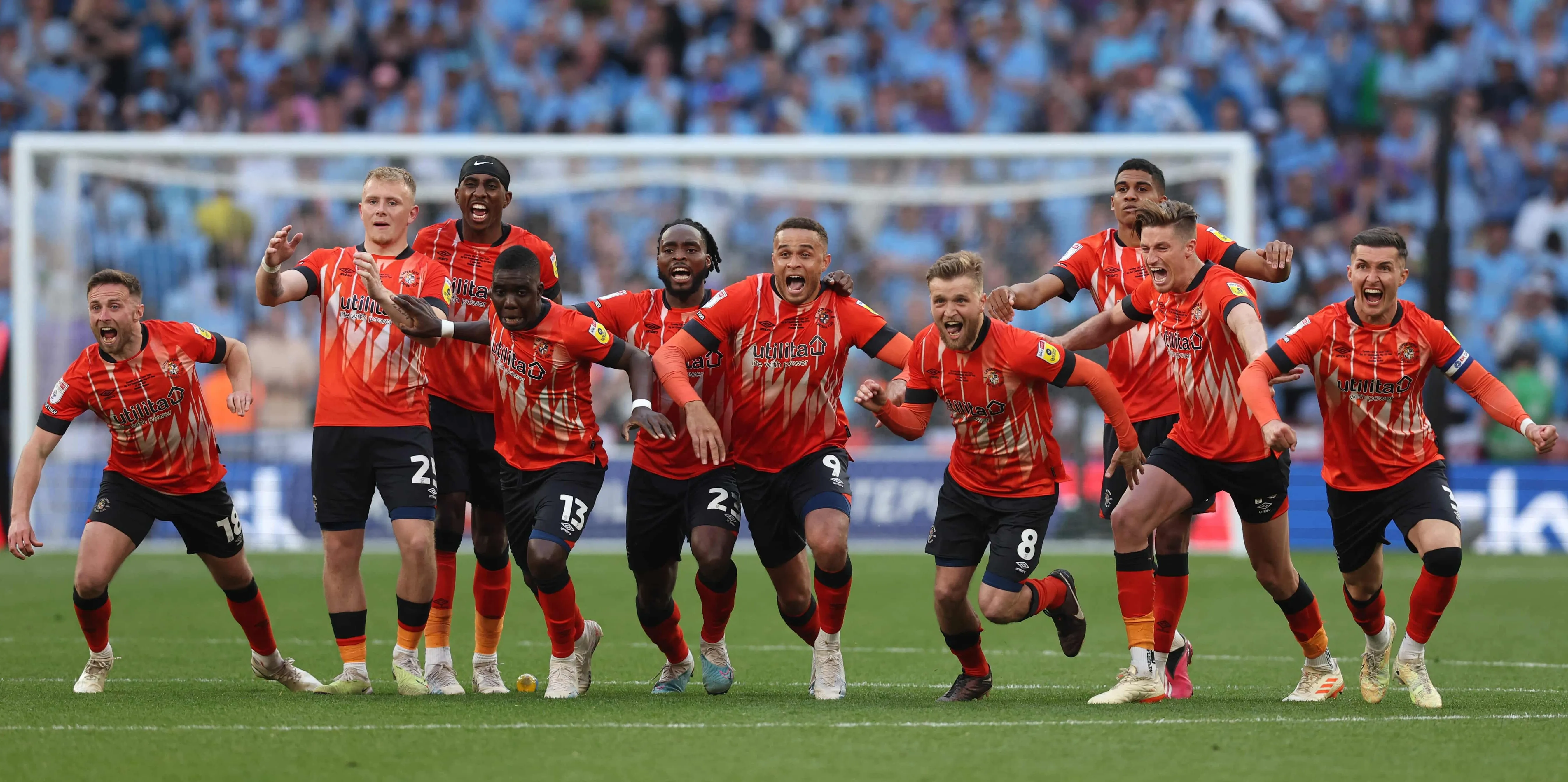 Luton Town mant&eacute;m ascens&atilde;o hist&oacute;rica e retorna &agrave; elite inglesa 31 anos depois
