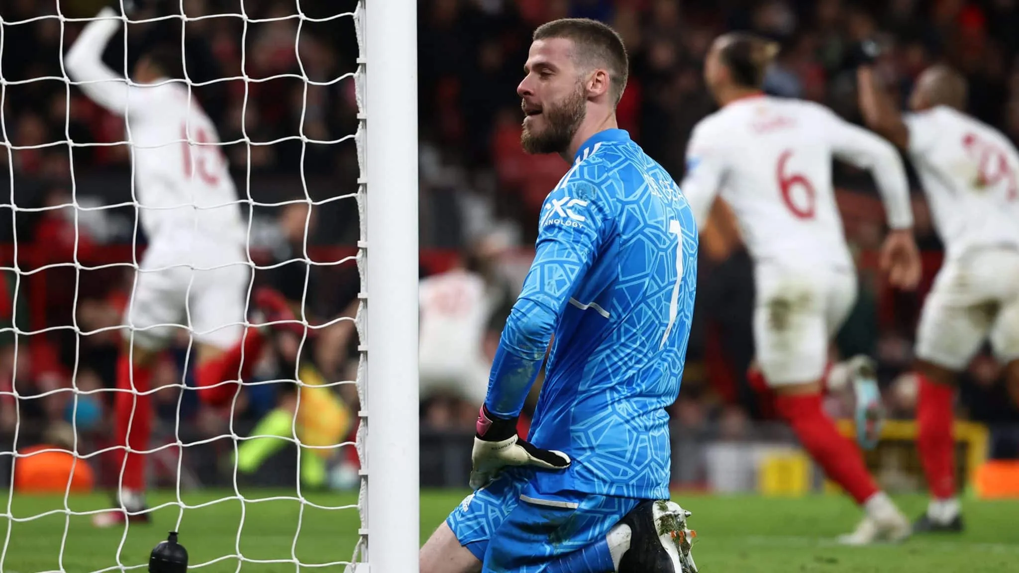 A m&iacute;stica &eacute; irresist&iacute;vel: com dois gols contra, Sevilla busca empate improv&aacute;vel em Old Trafford