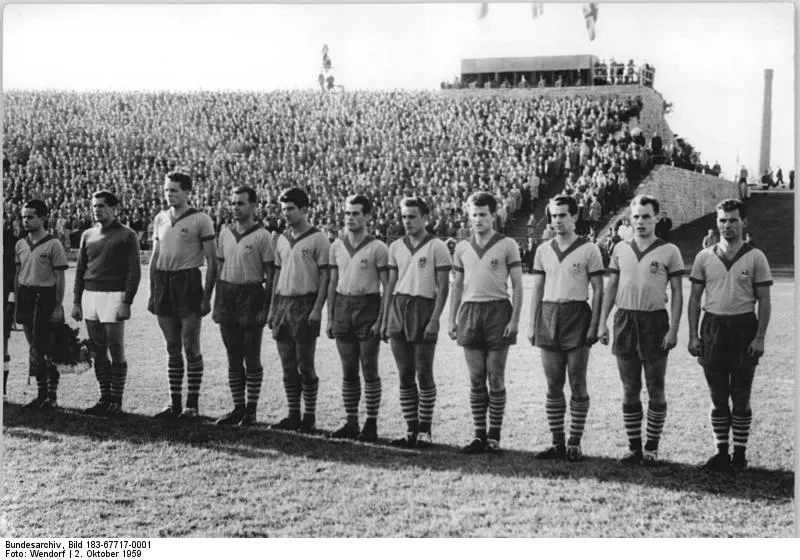 Zentralbild-Wendorf Wen-Wz 2.10.1959 ASK-Vorw&auml;rts siegte mit 2:1 Toren im Europa-Fussball-Pokalspiel gegen die Wolyerhampten Wanderers am 30.9.1959 im Berliner Walter-Ulbricht-Stadion. UBz. ASK-Vorw&auml;rts-Mannschaft vor dem Spiel, v.l.n.r. W. wirth, Torwart Spicknagel, Kiupel, Reichelt, Riese, Kalinke, N&ouml;ldner, Meyer, K&ouml;hle, Krampe und Unger.