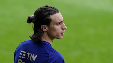 O fator que emperra a troca entre Arsenal e Bologna por &lsquo;novo Maldini&rsquo;
