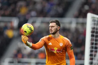 Perri brilha e Leeds avan&ccedil;a na Copa da Inglaterra mesmo ap&oacute;s remontada do West Ham