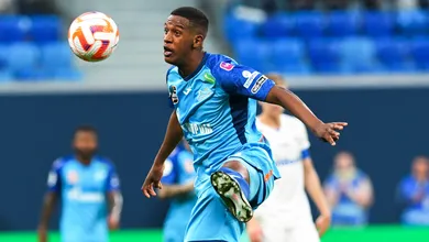 Robert Renan decide t&iacute;tulo com cavadinha na R&uacute;ssia e exp&otilde;e erro do Corinthians