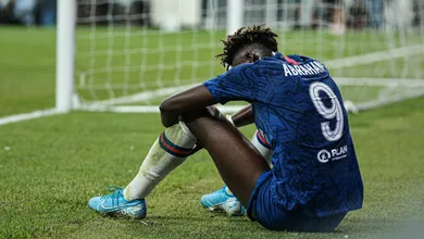 Ataques racistas a Abraham, do Chelsea, fazem Kick It Out pedir a&ccedil;&atilde;o do Twitter e outras redes sociais