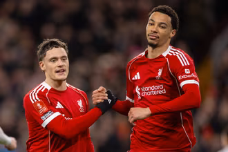 Parceria de luxo faz Liverpool encontrar o caminho e vencer o Newcastle de virada