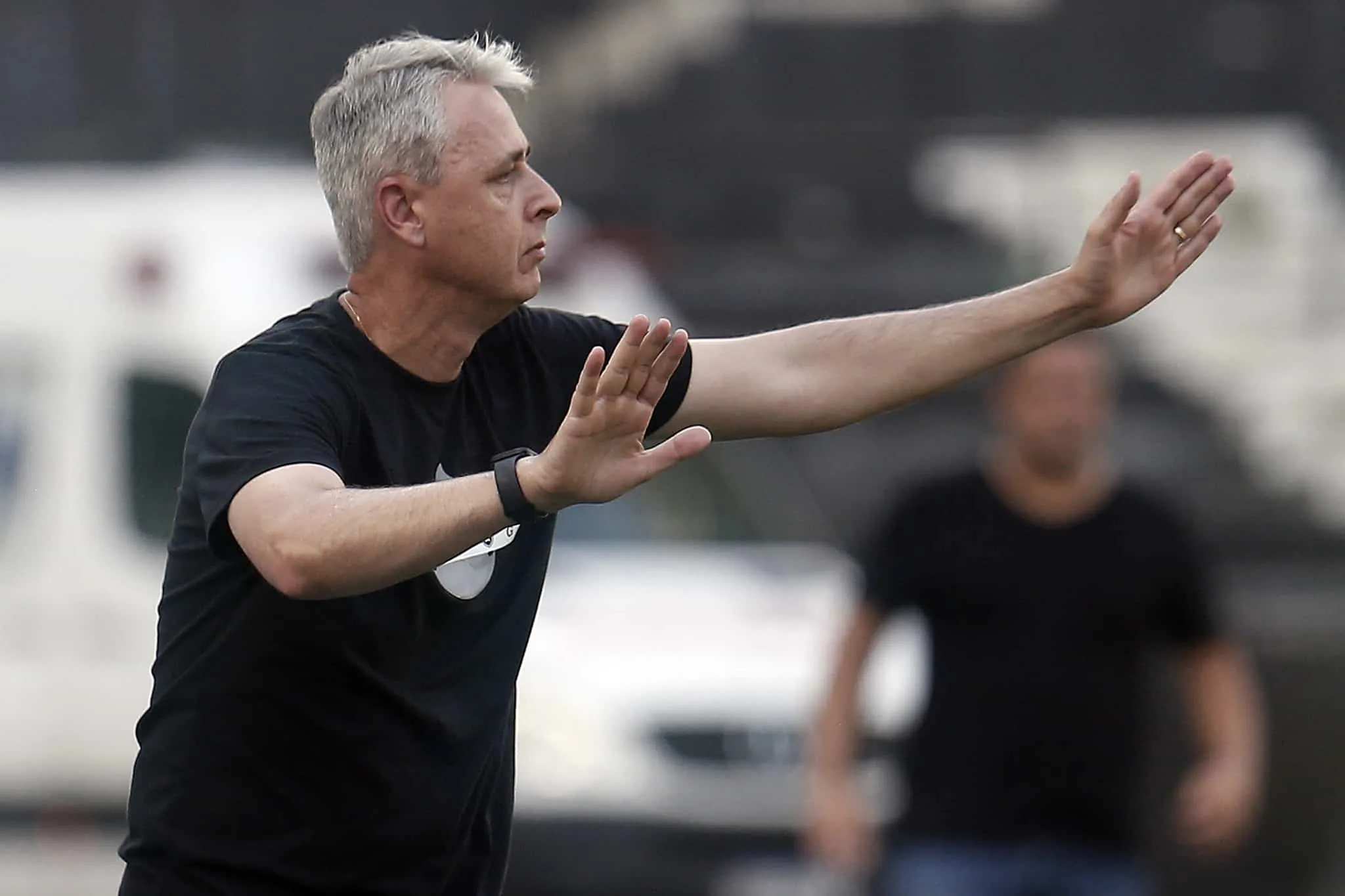 &lsquo;Vaia vai ser rotina&rsquo;: Tiago Nunes tentou virar a p&aacute;gina de 2023 no Botafogo, mas ainda est&aacute; longe de conseguir