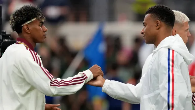 &lsquo;Isso foi um pouco pior': Courtois compara Yamal e Mbapp&eacute; na briga pela Bola de Ouro