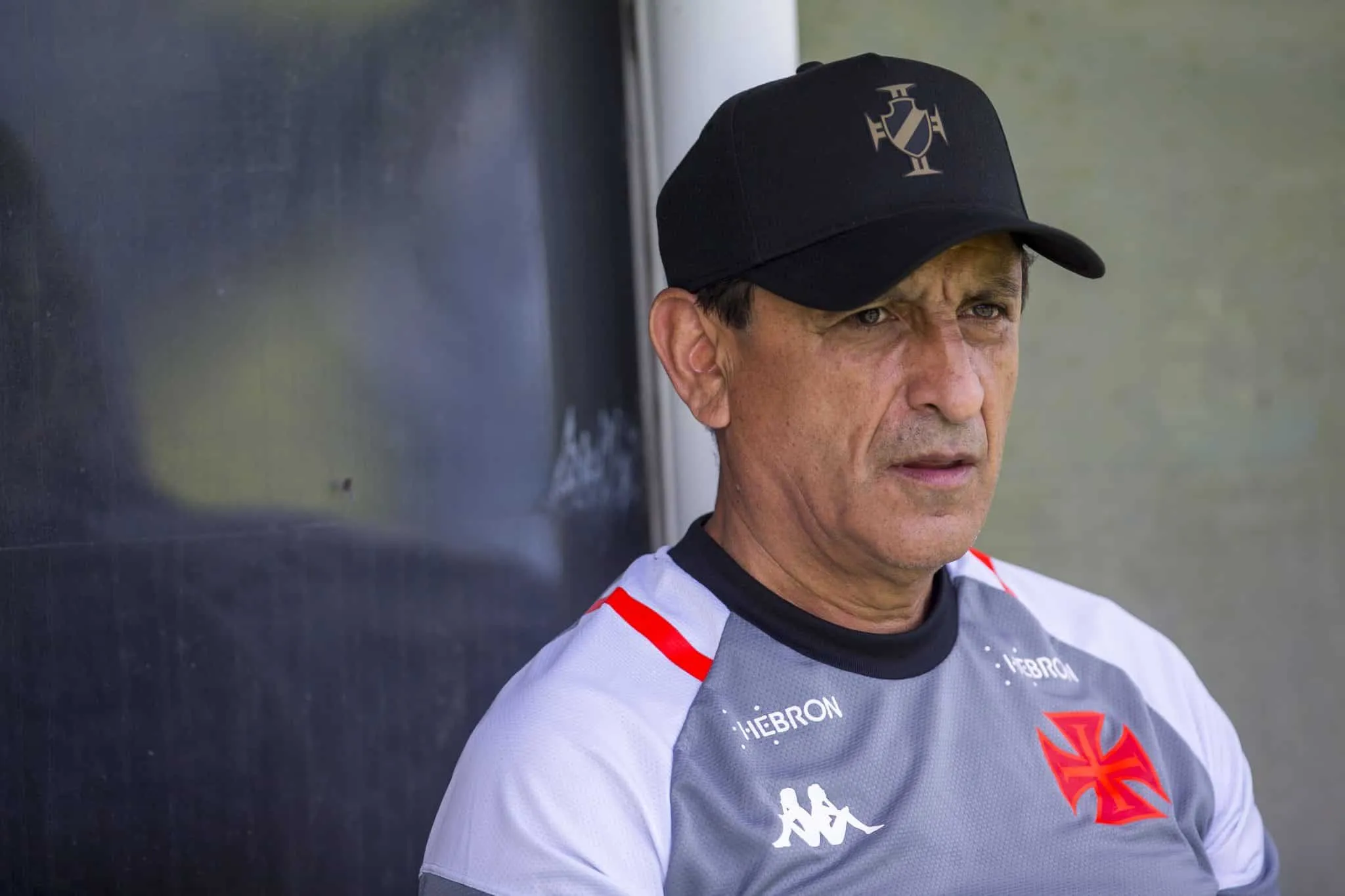 Vasco, enfim, confirma sa&iacute;da de Ram&oacute;n D&iacute;az em dia tenso com visita de organizada no CT