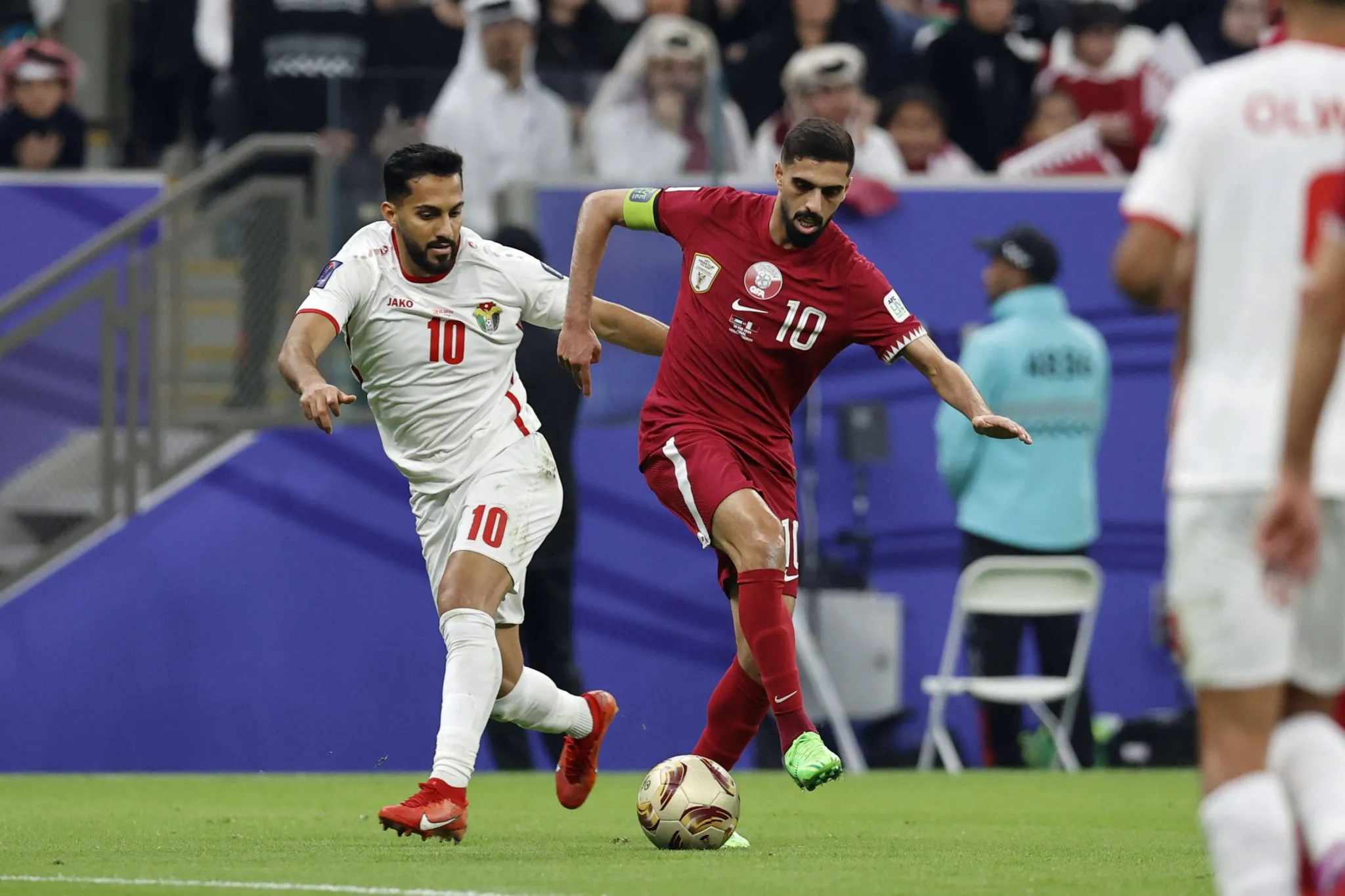 Hassan Al-Haydos durante a final da Copa Asi&aacute;tica em 2024 (Foto: IMAGO / AFLOSPORT)