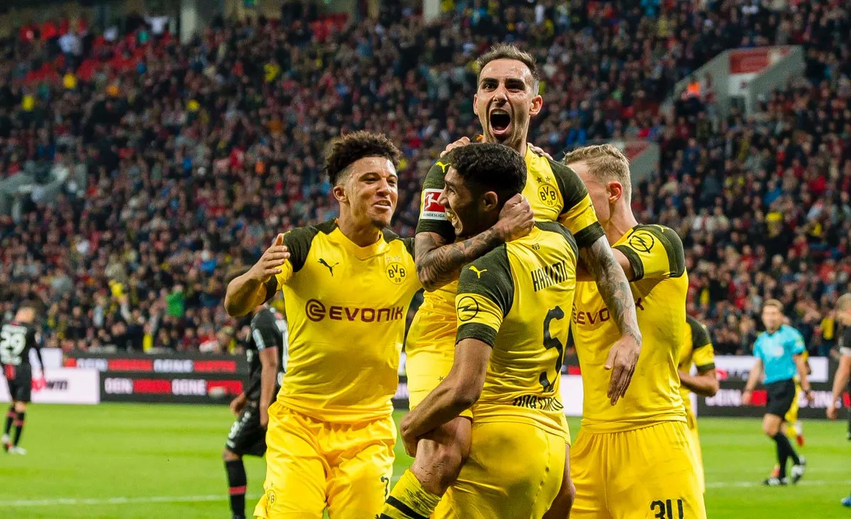 Nos minutos finais, o Dortmund buscou uma virada inimagin&aacute;vel e assume a lideran&ccedil;a da Bundesliga