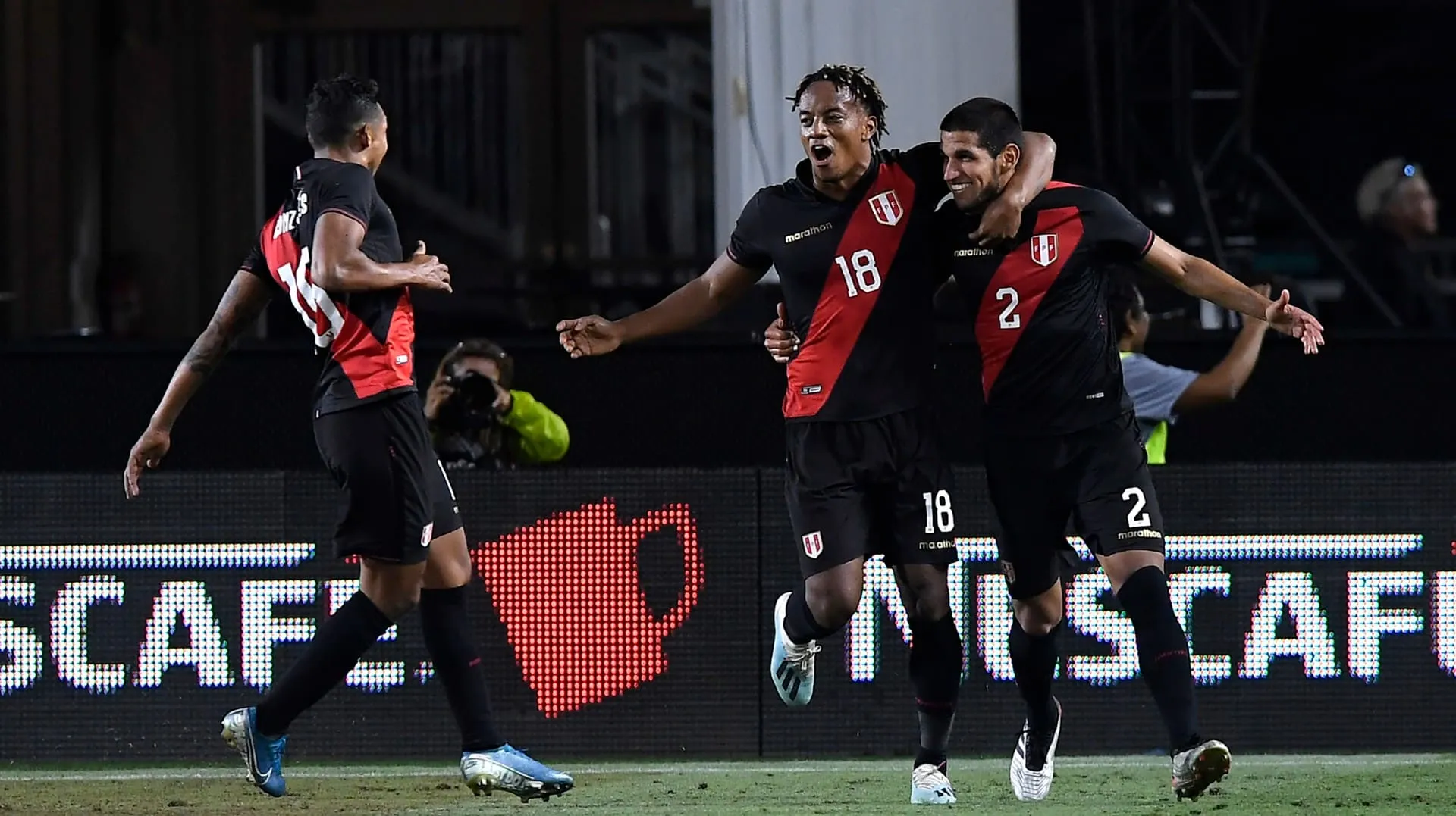 Felizes os que desfrutaram a madrugada de sono e evitaram a decep&ccedil;&atilde;o com o err&aacute;tico Brasil na derrota para o Peru