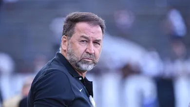 S&oacute;cios protocolam primeiros pedidos de desligamento de Augusto Melo no Corinthians