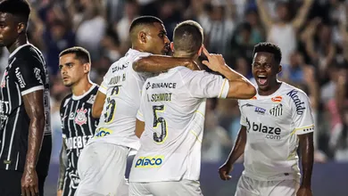Com Neymar na torcida, Santos administra vantagem m&iacute;nima e cava ainda mais buraco do Corinthians