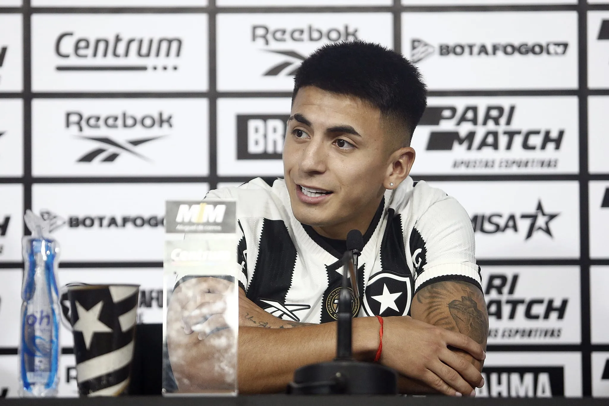 Almada ignora Lyon e garante foco no Botafogo, mas s&oacute; depois das Olimp&iacute;adas