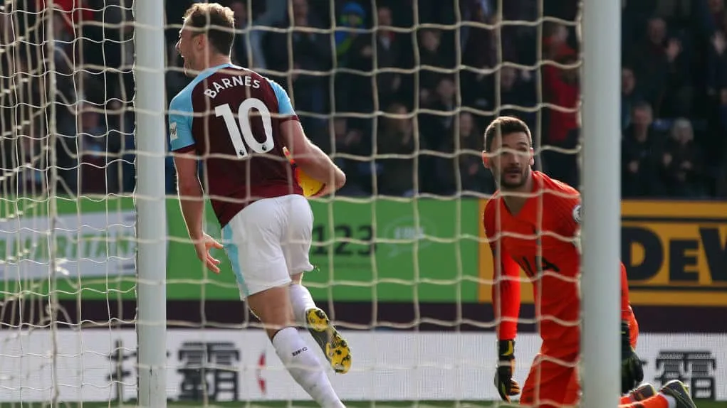 Kane retorna e marca, mas Burnley vence e afasta Tottenham da briga pelo t&iacute;tulo