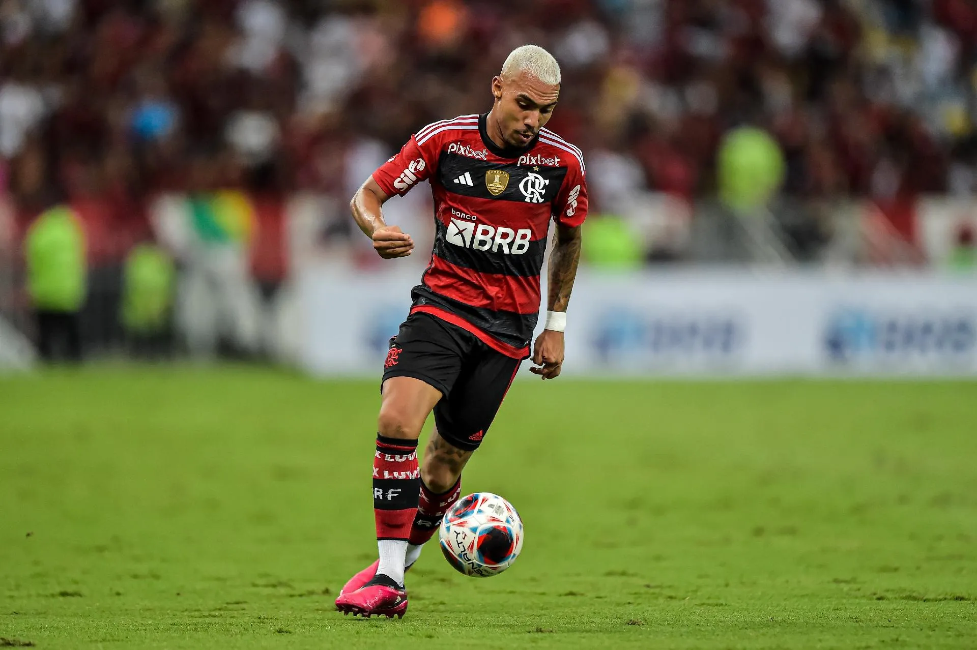 Matheuzinho sabe o que quer, mas pode ficar no Flamengo em raz&atilde;o disso