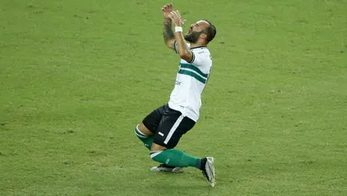 Mochileiro do futebol: fora do Coritiba, Jes&eacute; Rodriguez parte &agrave; procura do 9&ordm; time em 7 anos