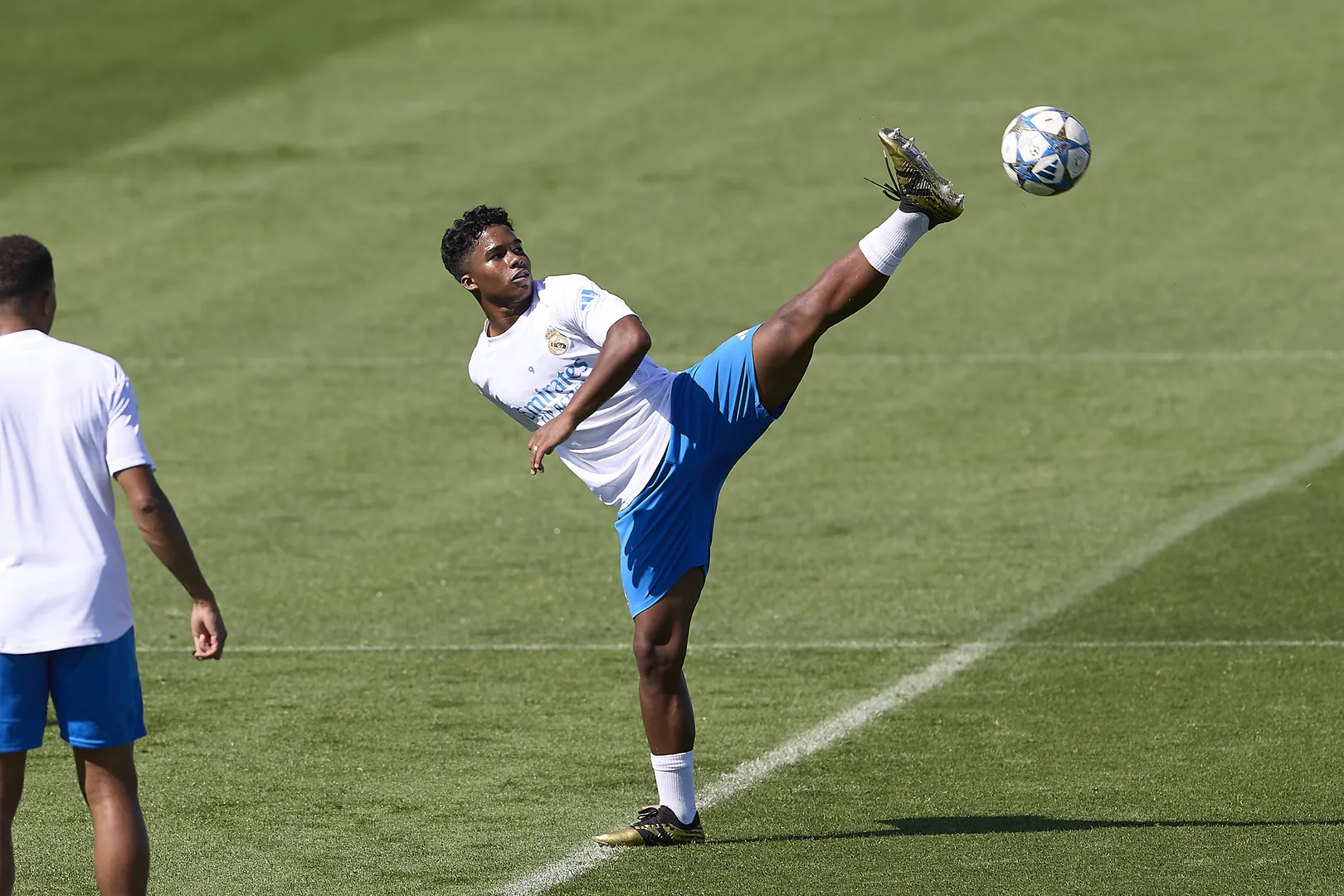 Endrick durante aquecimento do Real Madrid