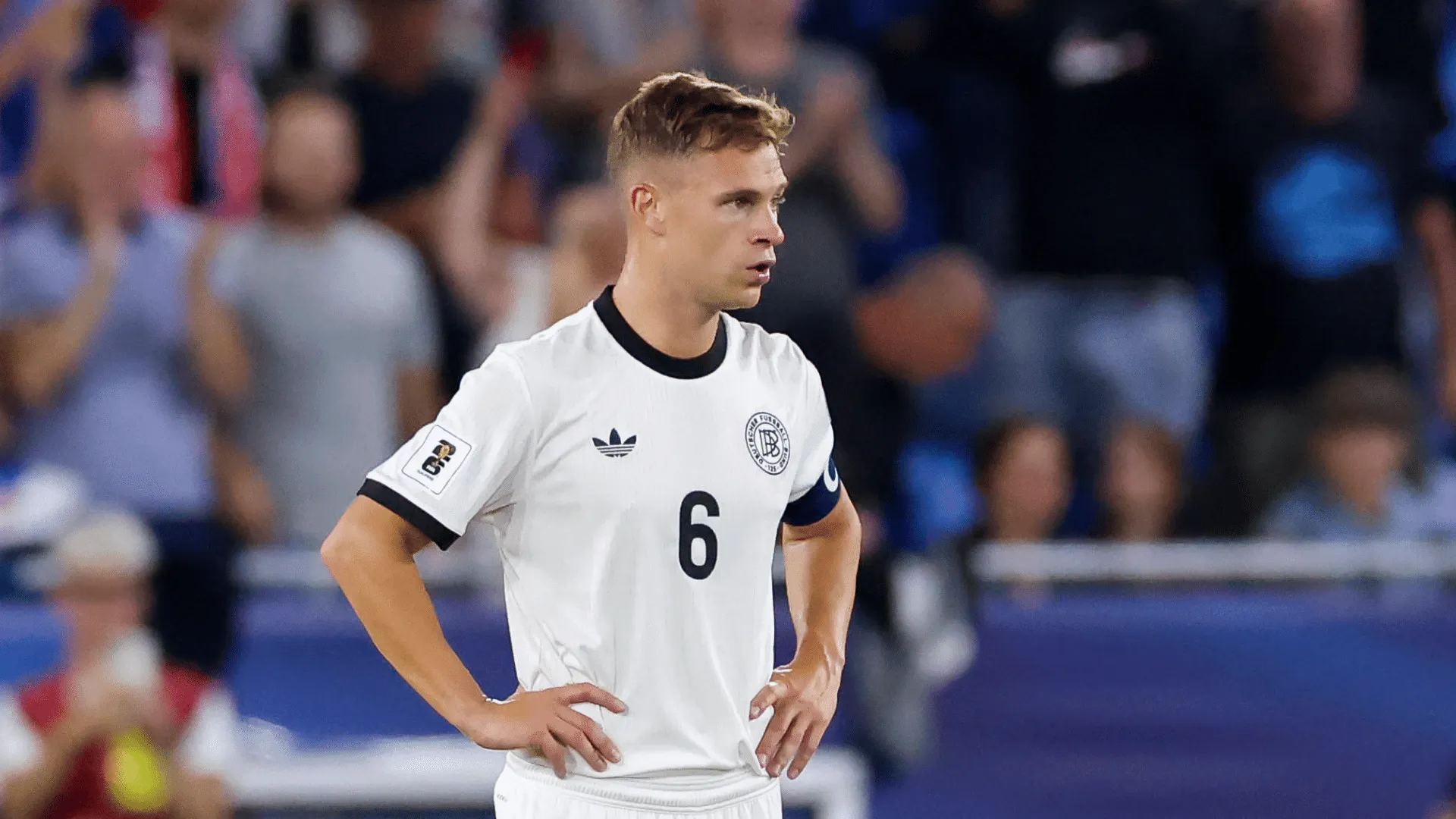Kimmich durante Eslov&aacute;quia x Alemanha nas Eliminat&oacute;rias