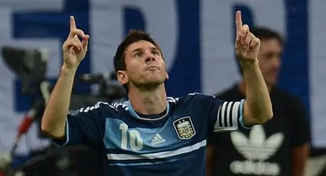 Ataque d&aacute; show e Argentina atropela Alemanha