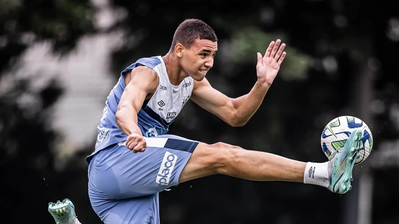 Oferta do Chelsea pega Deivid de surpresa na concentra&ccedil;&atilde;o do Santos