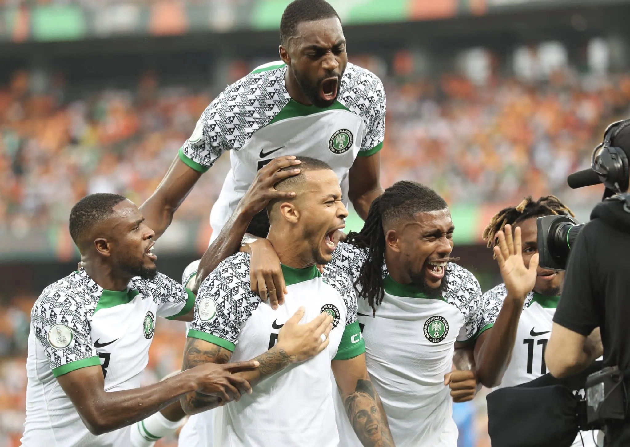 Nig&eacute;ria vence a anfitri&atilde; Costa do Marfim em jogo truncado e embola o Grupo A da Copa Africana de Na&ccedil;&otilde;es