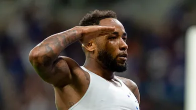 Botafogo volta a levar gol no fim e Cruzeiro vence jogo maluco no Brasileir&atilde;o