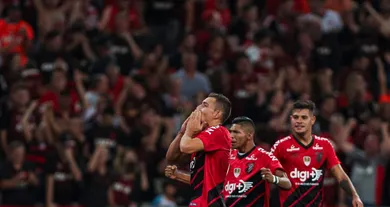O Athletico foi senhor do jogo contra o River Plate e d&aacute; um passo &agrave; frente em busca da Recopa