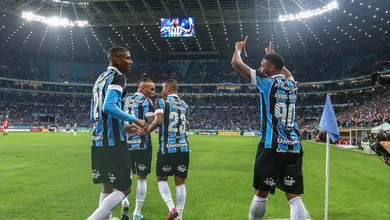 Na defesa e no ataque, Gr&ecirc;mio dominou o Athletico para abrir vantagem na semifinal