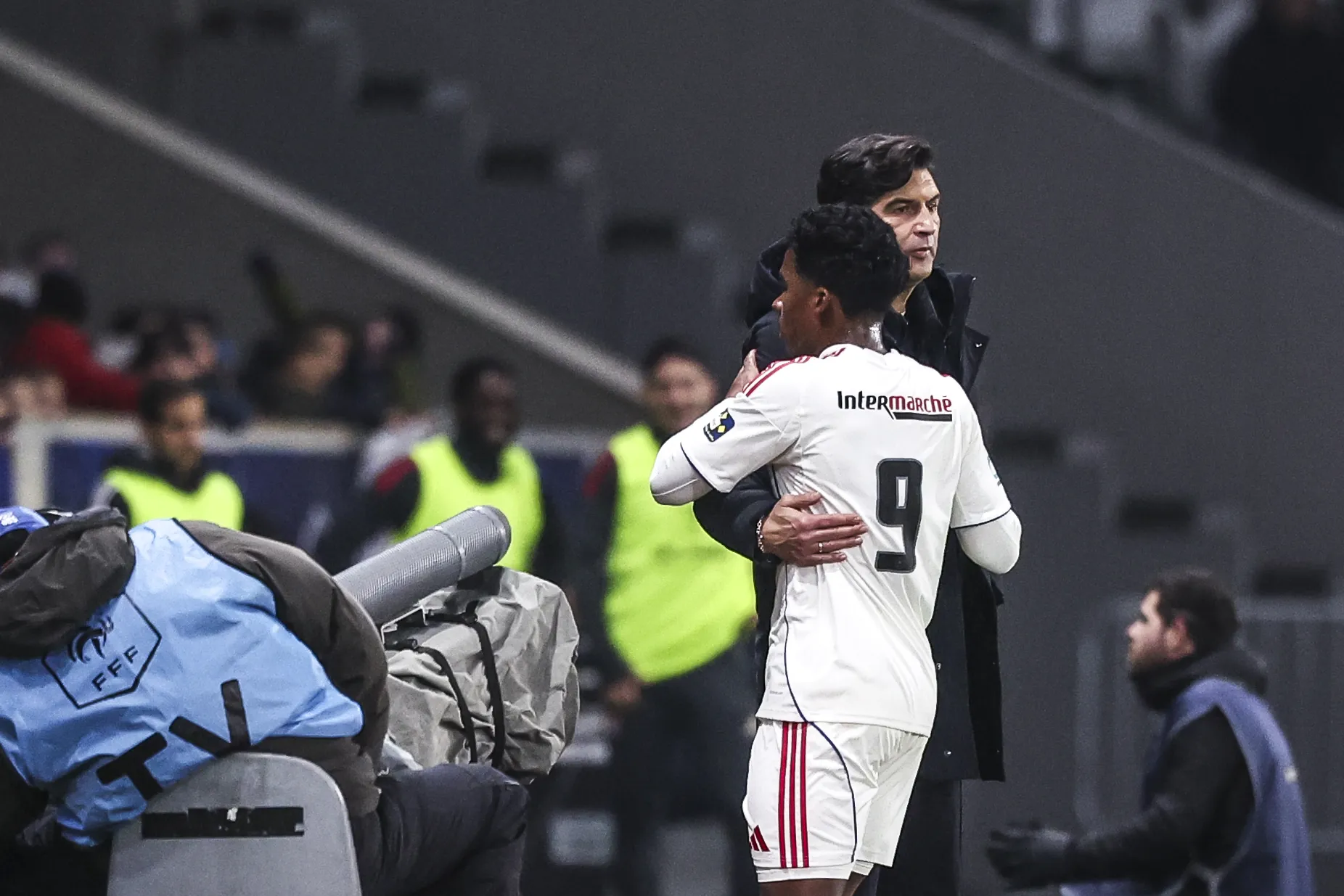 Endrick e Paulo Fonseca em jogo do Lyon
