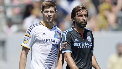 [V&iacute;deo] Quem ganha? TV inglesa chamou Pirlo, Gerrard e Lampard a desafio de habilidade
