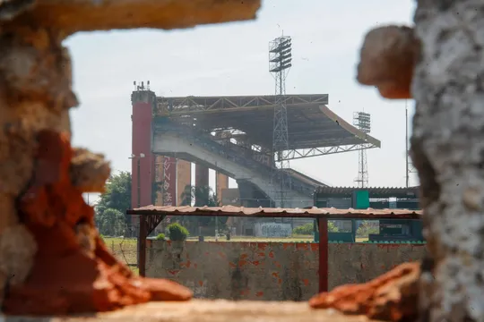 &lsquo;Maracan&atilde; de Curitiba&rsquo;, palco do &uacute;ltimo jogo da Sele&ccedil;&atilde;o na cidade est&aacute; em ru&iacute;nas