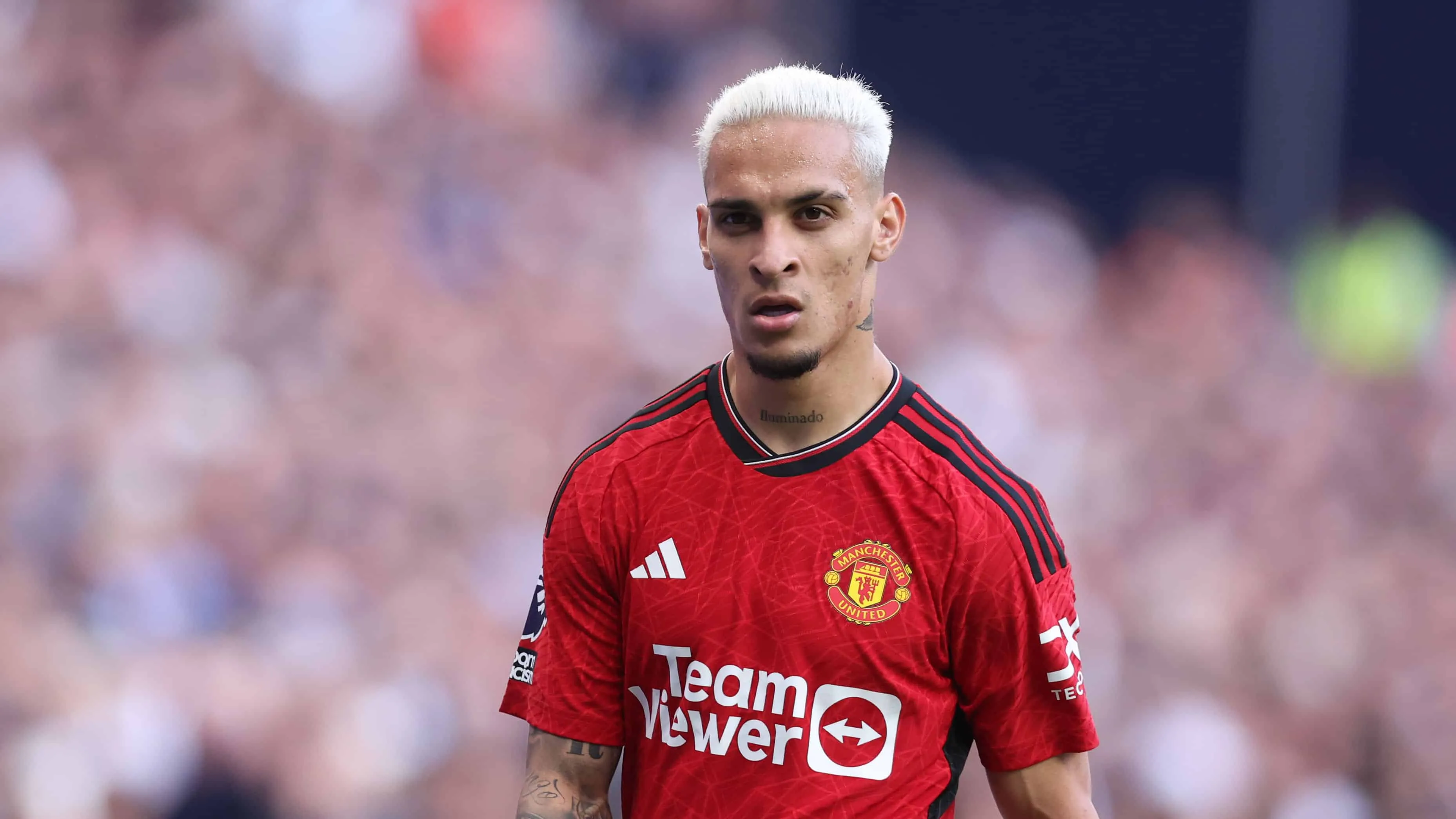 Antony &eacute; reintegrado ao Manchester United, mas investiga&ccedil;&atilde;o da pol&iacute;cia continua