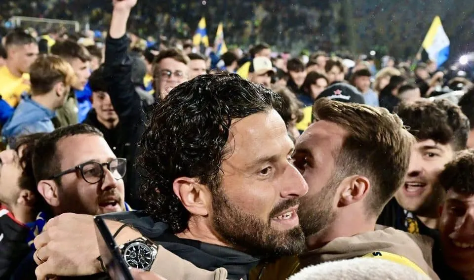 Treinado por Fabio Grosso, Frosinone conquista terceiro acesso desde 2015 e estar&aacute; novamente na Serie A
