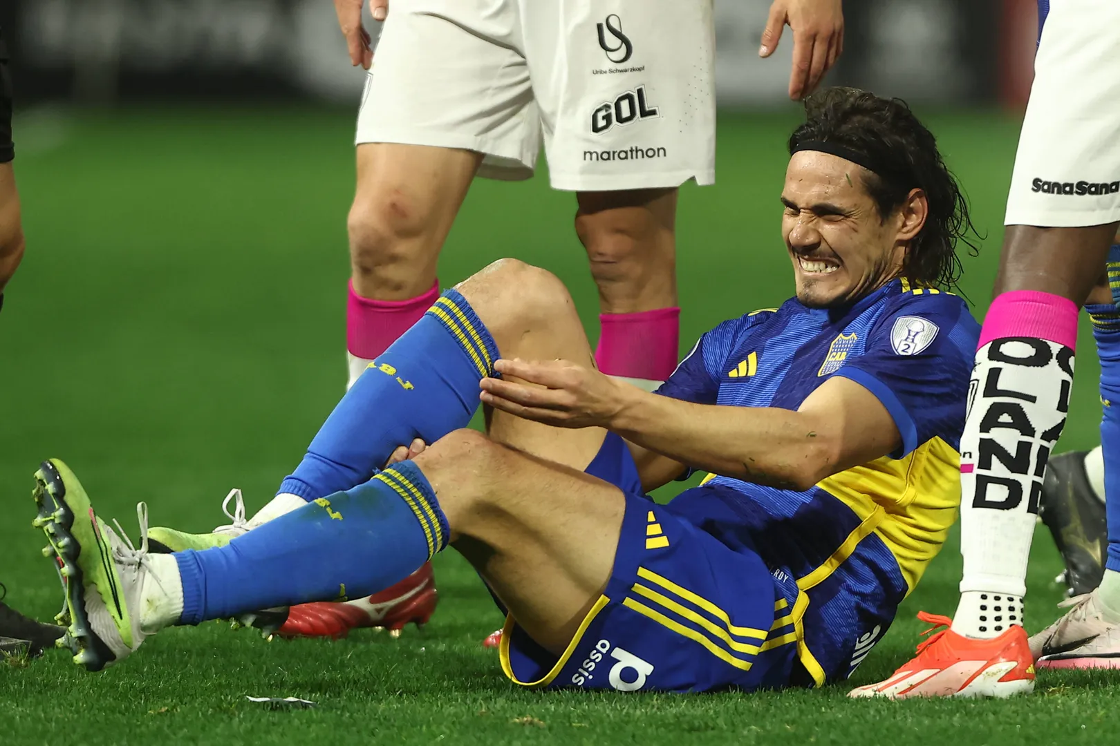 Cavani tem enfrentado problemas f&iacute;sicos no Boca (Foto: Imago)