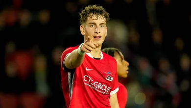 &lsquo;Possui muitas qualidades t&eacute;cnicas&rsquo;: Quem &eacute; o jovem atacante que encanta a Europa?