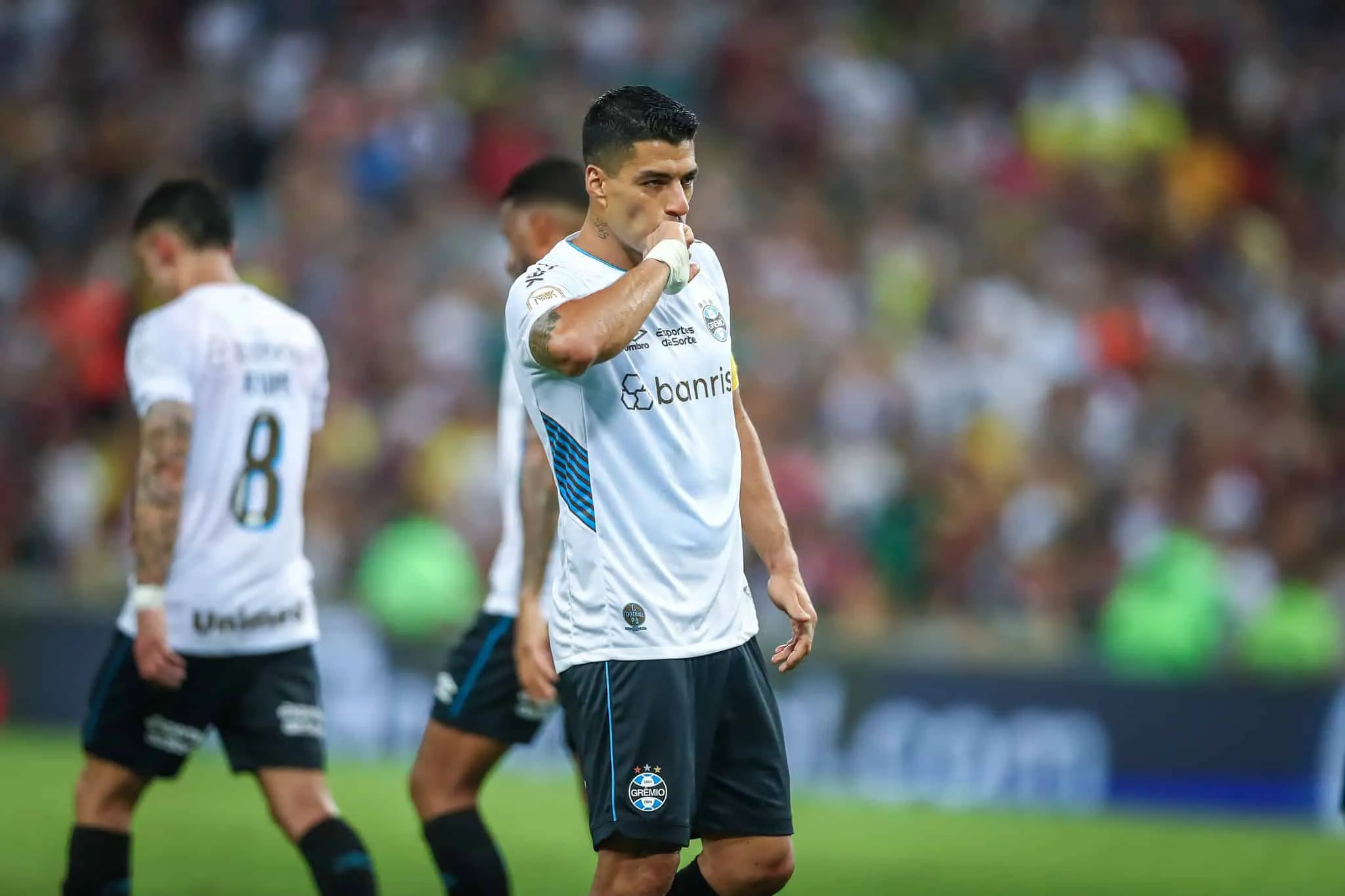Luis Su&aacute;rez teve uma linda despedida no Maracan&atilde;, e o Gr&ecirc;mio venceu o Fluminense para ser vice do Brasileiro