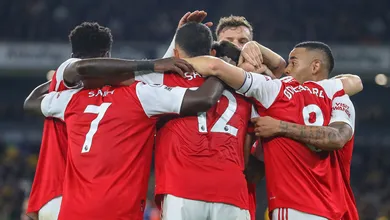 Arsenal tem come&ccedil;o avassalador, bate Wolverhampton e se mant&eacute;m na lideran&ccedil;a da Premier League