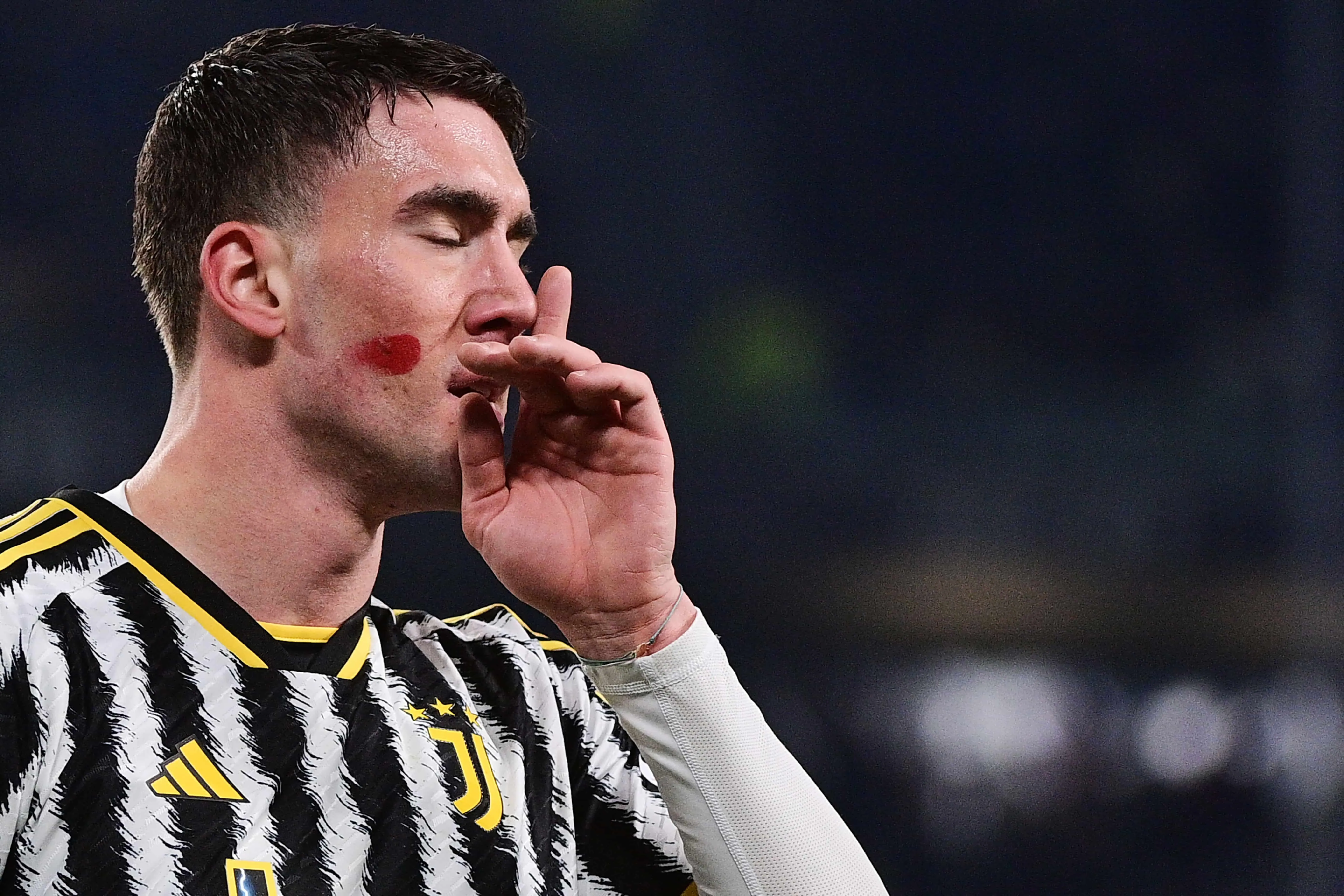 Vlahović encerra jejum de gols e pode voltar a ser amado pela torcida da Juventus (e crucial para o time)