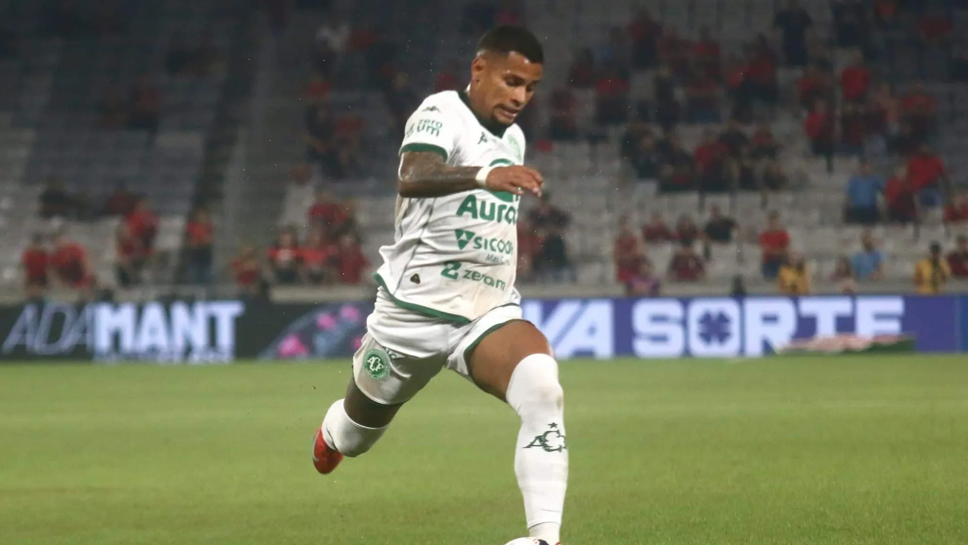 Ma&iacute;lton, em a&ccedil;&atilde;o pela Chapecoense