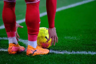 O guia passo a passo para marcar gols de escanteio, a moda da Premier League