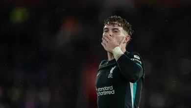 &lsquo;Camisa 10 puro&rsquo;: Joia do Liverpool marca e empolga no 1&ordm; jogo como titular da temporada