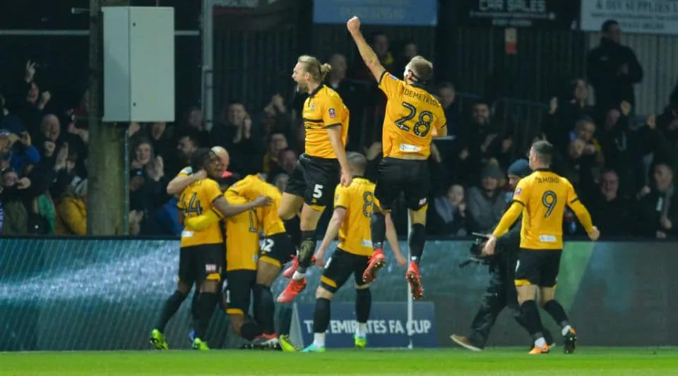 Magia pura na FA Cup: Dois clubes da quarta divis&atilde;o eliminaram oponentes da Premier League