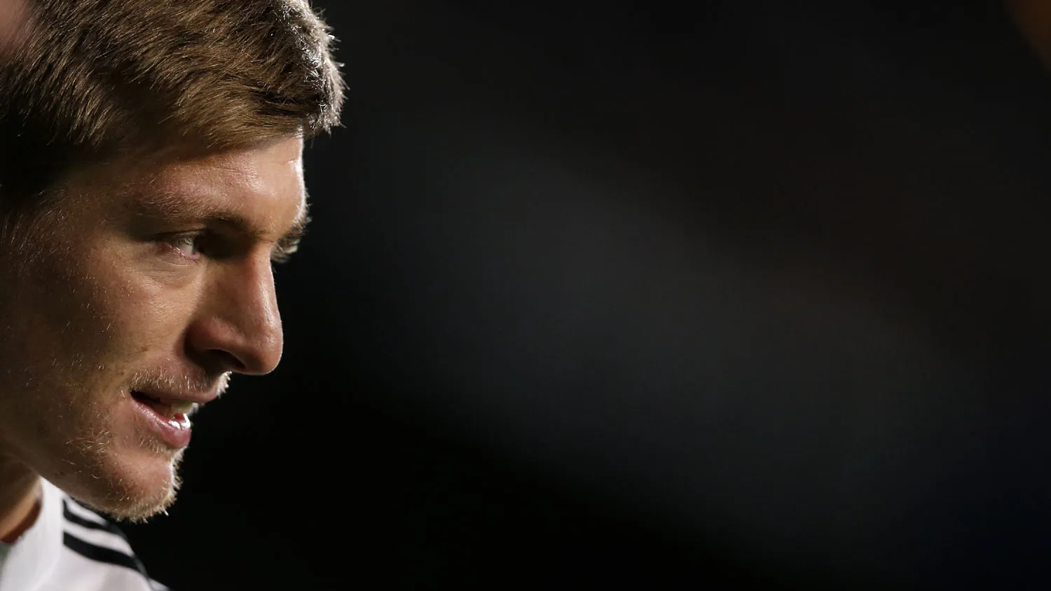 Kroos diz que todos devem viver &ldquo;livremente&rdquo;, mas n&atilde;o sabe se aconselharia jogador a se revelar gay
