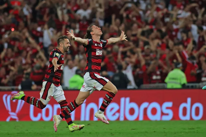 Filipe Lu&iacute;s e Everton Ribeiro nutrem forte amizade fora de campo