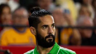 Isco defende &aacute;rbitros e crit&iacute;ca o VAR: &lsquo;Exp&otilde;e demais quem apita o jogo&rsquo;