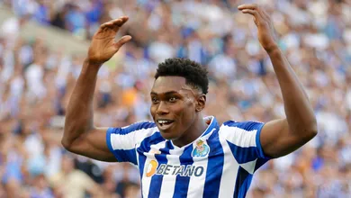 Conhe&ccedil;a Samu Omorodion, craque de &lsquo;s&oacute;&rsquo; R$ 90 milh&otilde;es que amassou o Manchester United