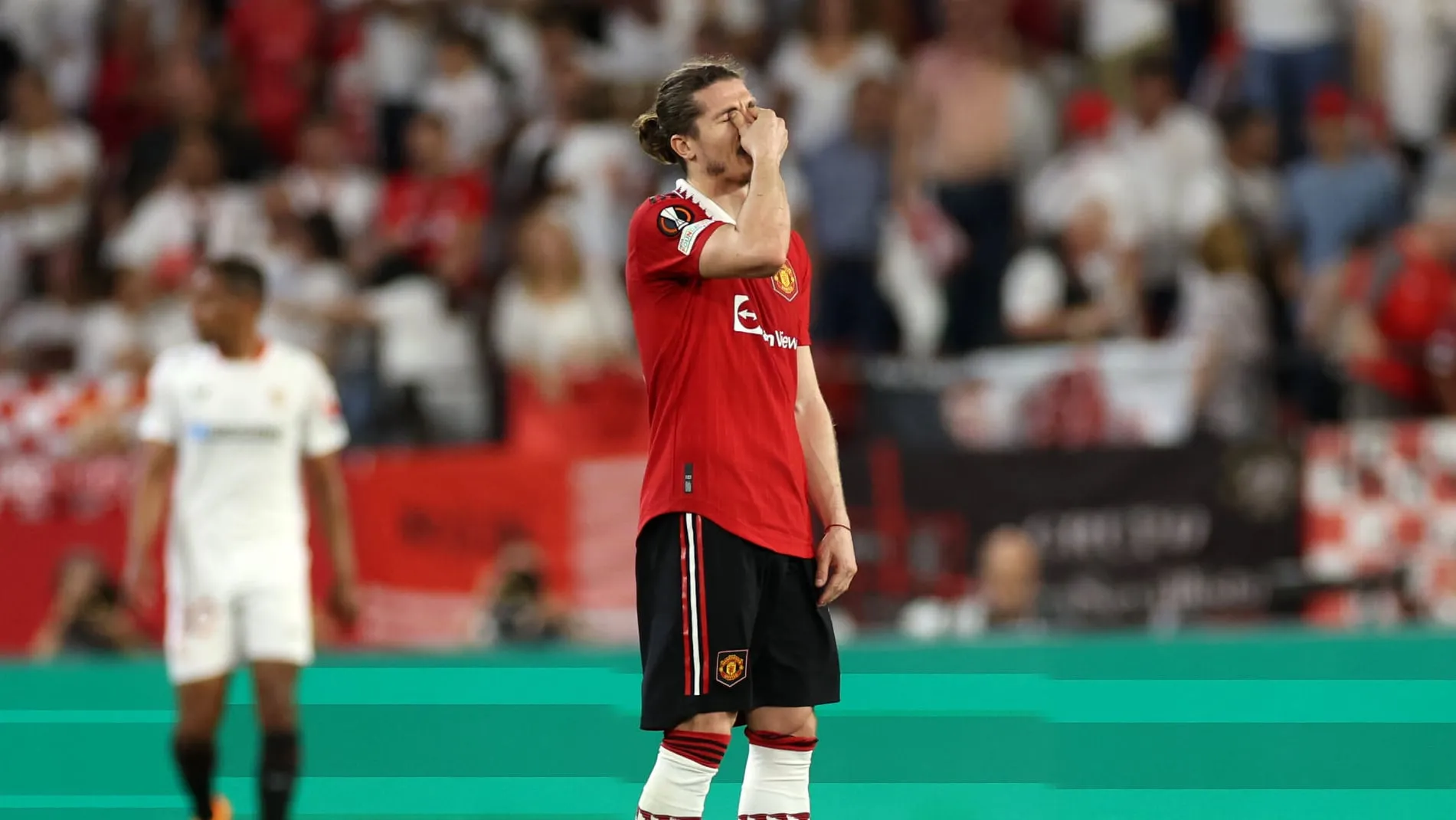 Manchester United anuncia que Marcel Sabitzer est&aacute; fora da temporada e fica um pouquinho mais desfalcado