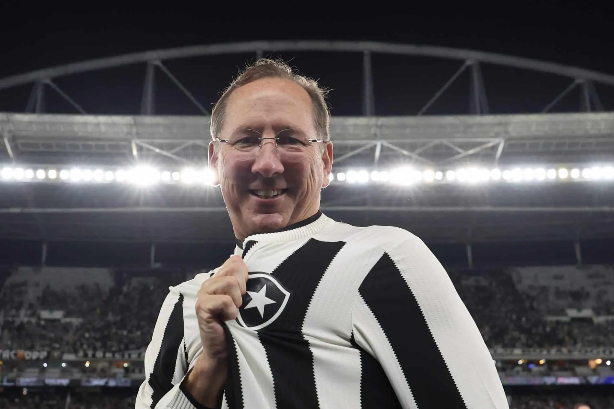 Botafogo pode pagar mais de R$ 90 milh&otilde;es por revela&ccedil;&atilde;o do Vasco que est&aacute; na Europa