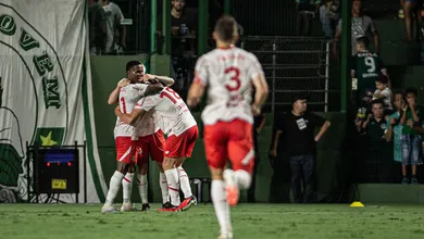 RB Bragantino afunda Goi&aacute;s e se mete de vez na briga pelo t&iacute;tulo brasileiro